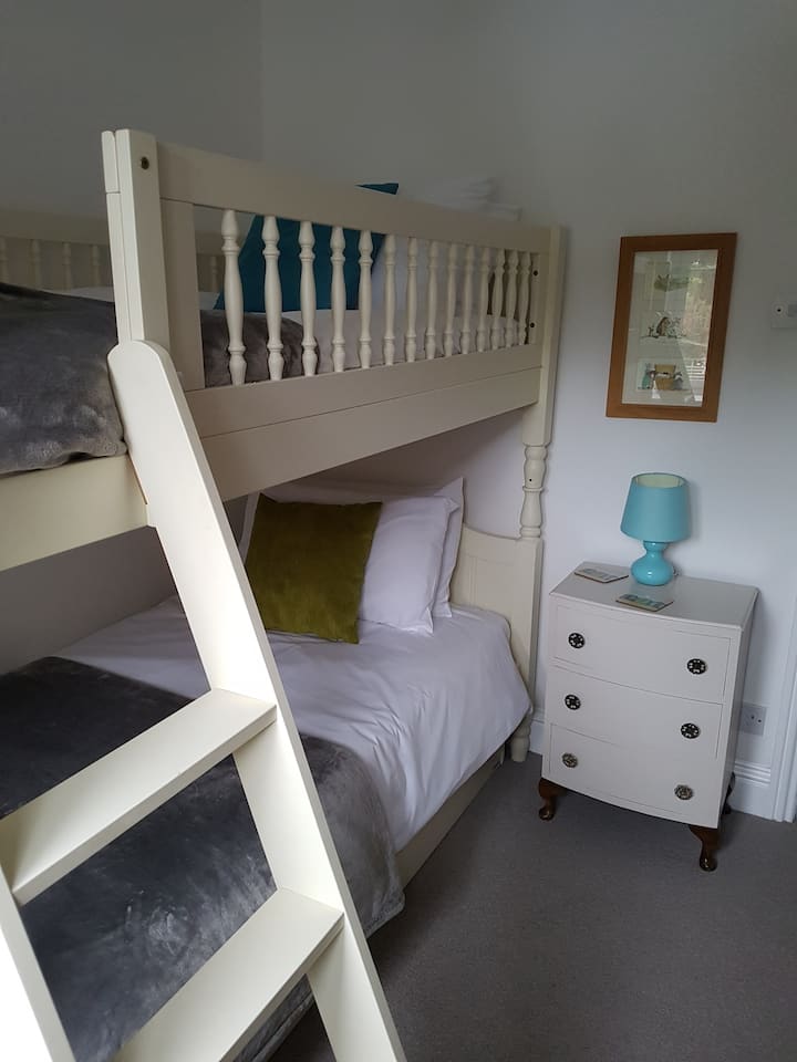 ชั้นบน: ห้องสองชั้น