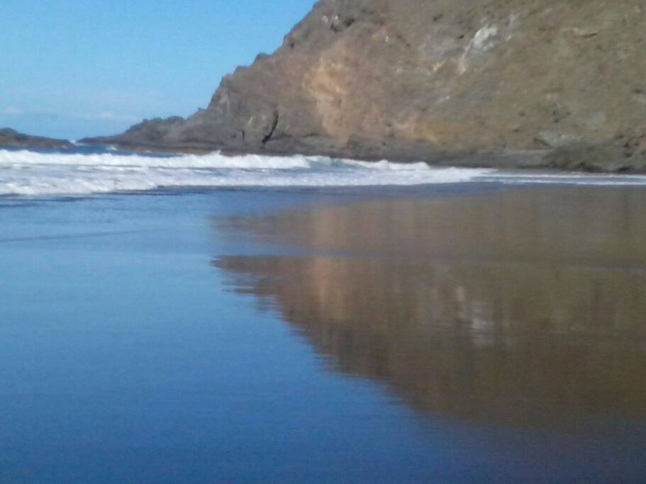 Playa del Remo, se accede por un sendero que pasa por la casa.