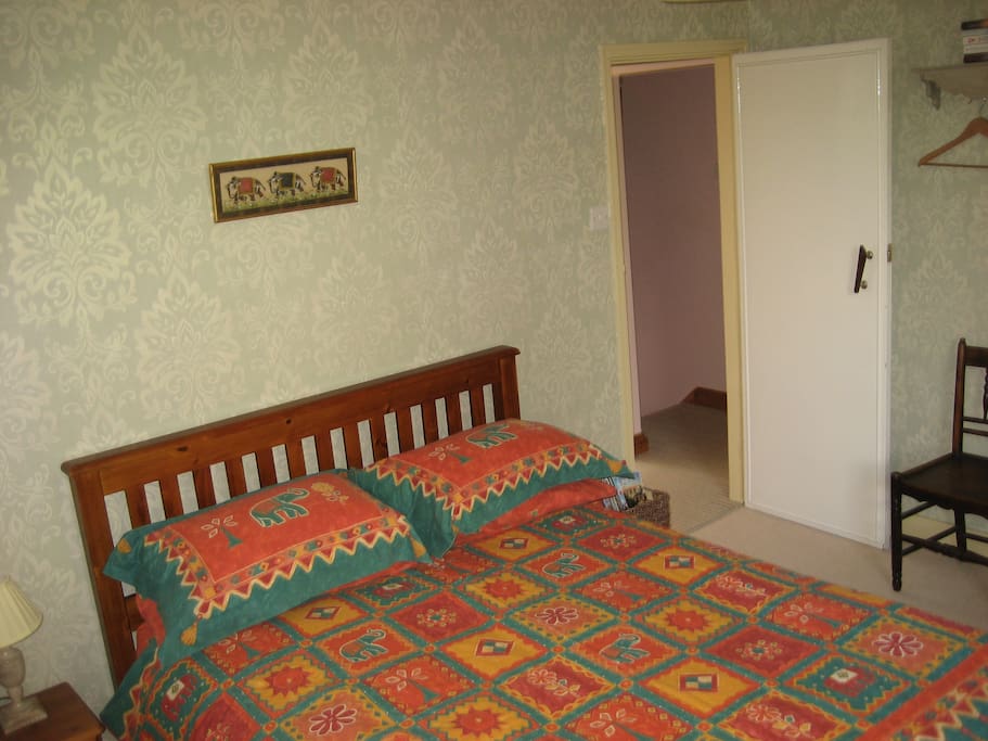 Guest bedroom photo 1
