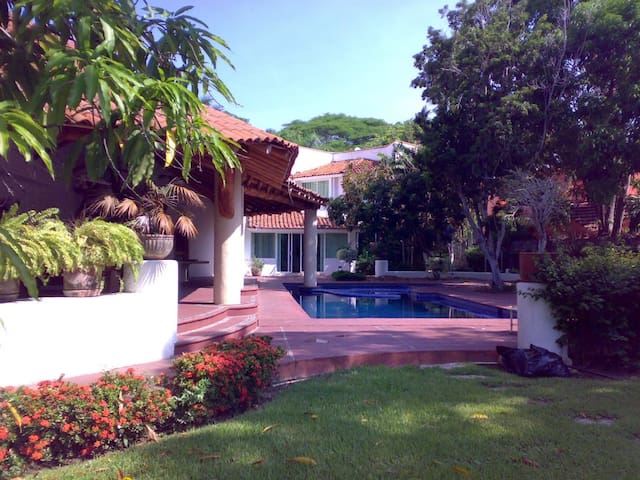 Hermosa y amplia casa en Ixtapa, cerca d la playa
