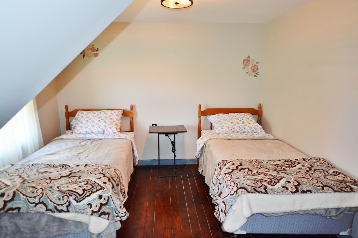 upstairs- bedroom #3