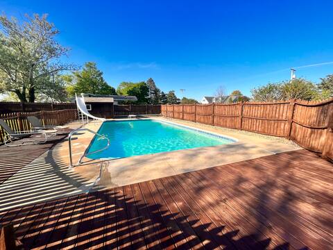 Whitehouse Retreat!🏡 Pool🏊‍♀️ Hot Tub🔥 500MB WIFI💻