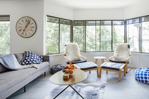Aaron's Riverfront—Luxury Retreat Right by Beach