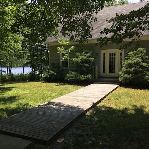 Tranquil Point lakefront home near Mahone Bay