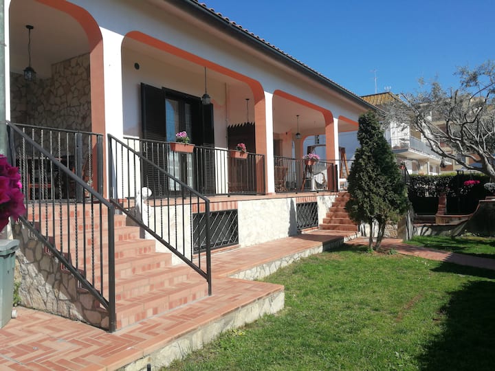 Villa Carlini - Appartement Sole (6 Personnes) - Ladispoli