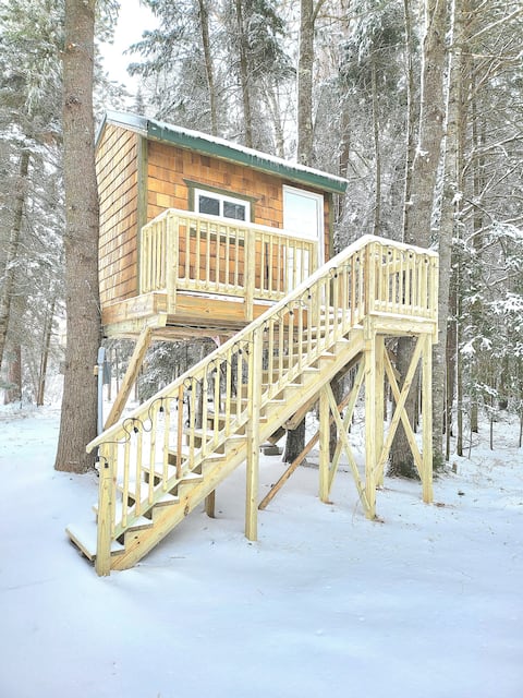 Eagle's Nest A-frame: Riverfront: +/-Treehouse!