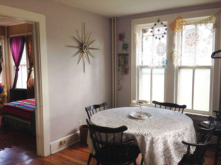 Front room/Dining room