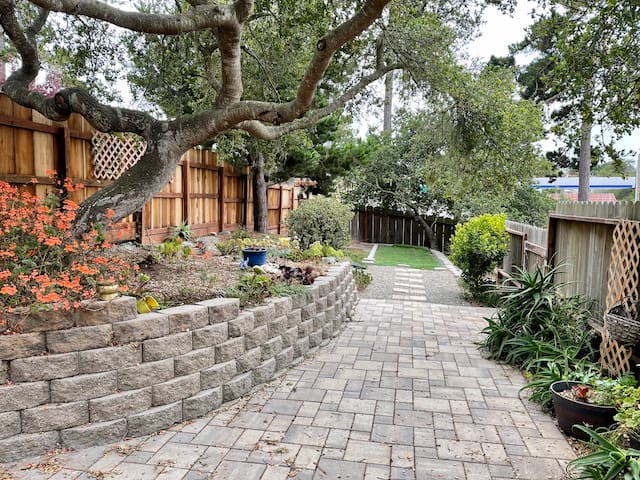 Pet Friendly Cozy Pacific Grove Getaway Lic#0388