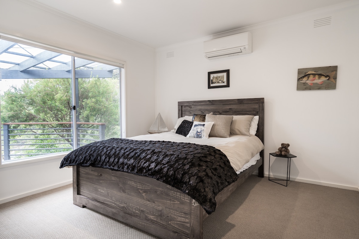 Nuestro Bear Hug Room