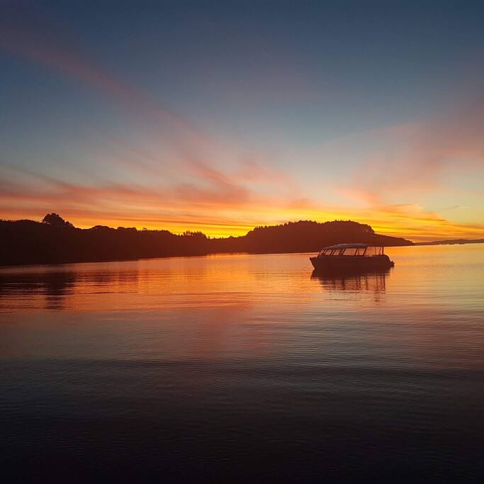 Sunset in the Bay with our 24 seat cruiser