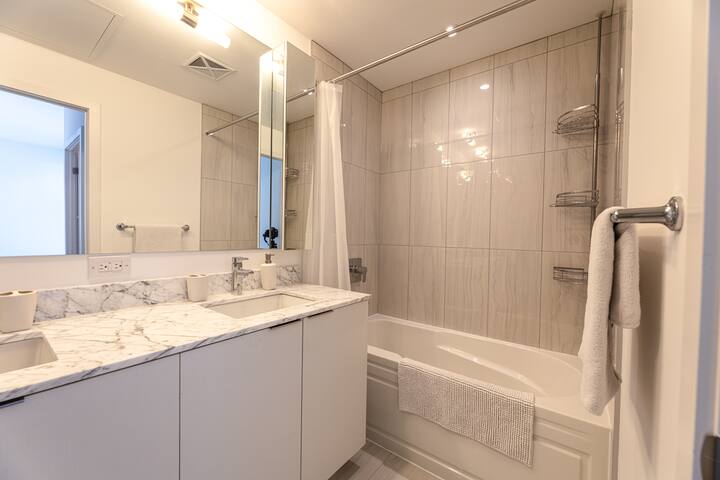 Luxury ENTIRE 3BD Unit Downtown Toronto GREAT VIEW gallery image 5