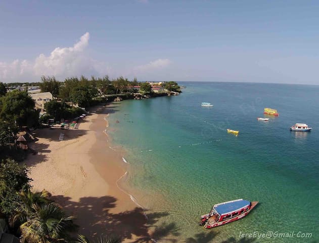 Crown Point Studio with pool - near Pigeon Point