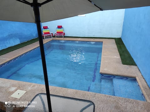 house with pool, no parties (single led detector)