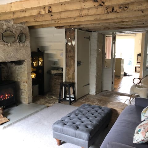 Successful Airbnb property: The Snug - central village location in Cotswolds in Gloucestershire