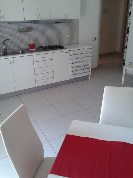 Salone con Cucina e Divano Letto