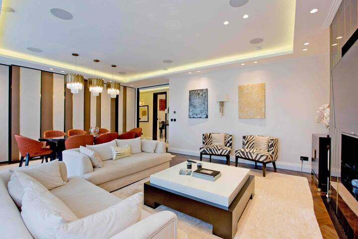 Luxury 3 Bed 3 Bath Knightsbridge opposite Harrods gallery image 3