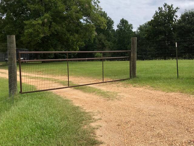 Saddle Horse Hill - Horse Rigs, RVs, Campers