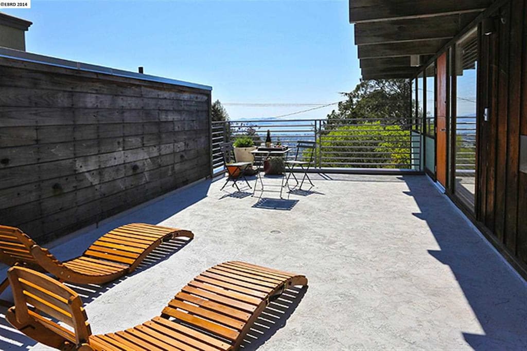 Deck overlooking the Bay/SF