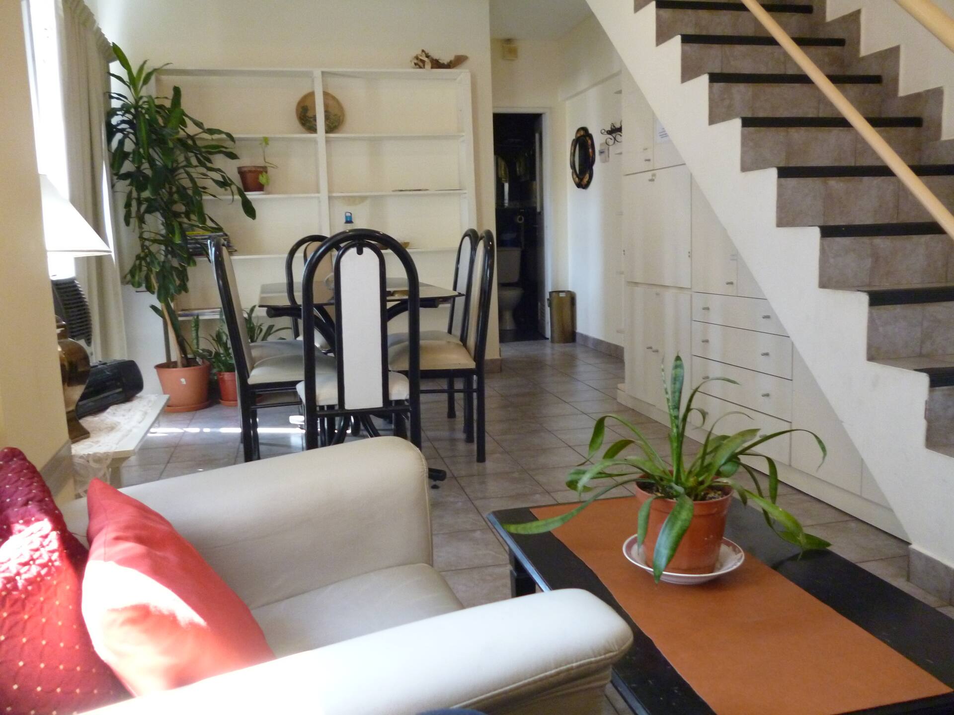 PERLA ITALIANO-DUPLEX in front of the Italian Hospital
