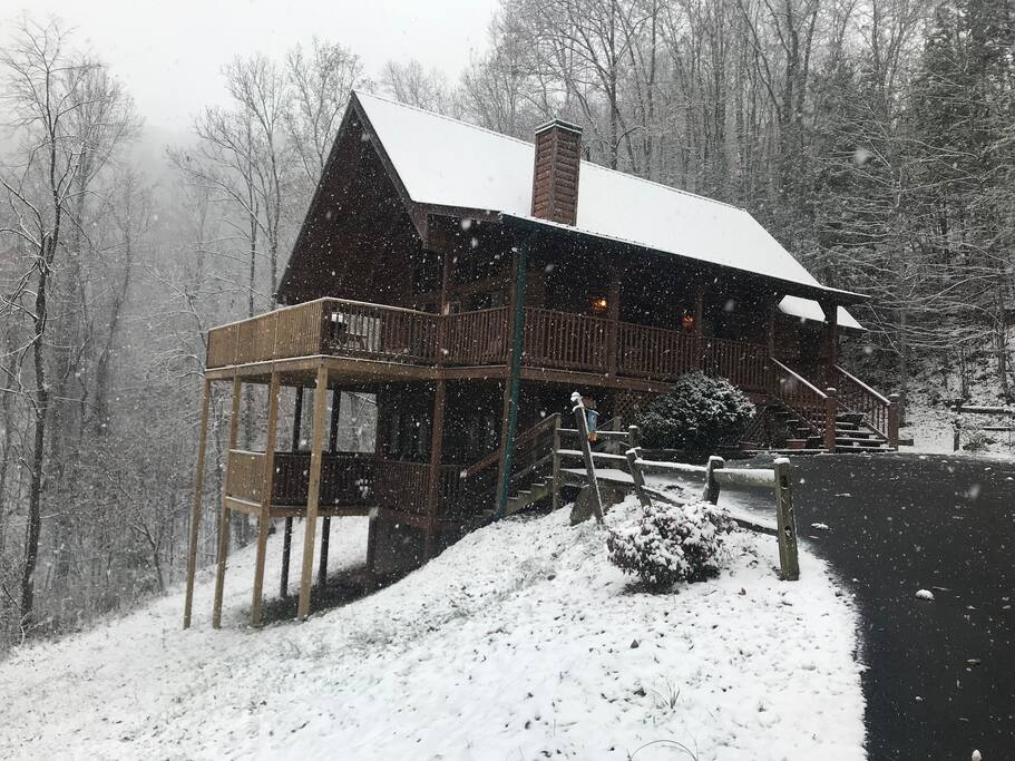 Bears Den Lodge in Winter