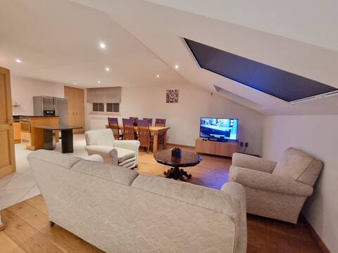SusBerg 1

Stunning Guest Suite with Pool and Sauna