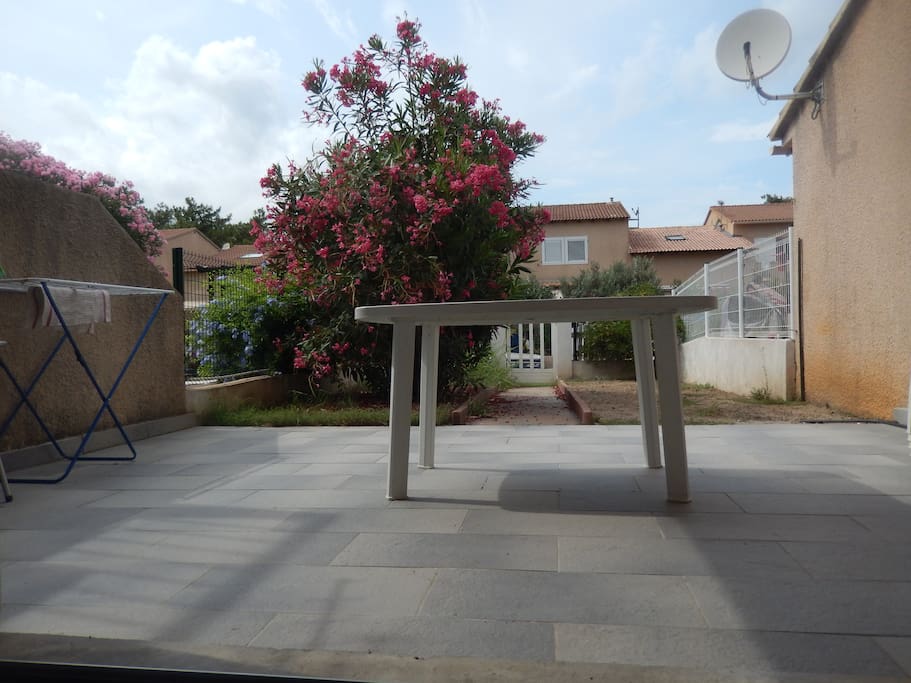 Terrasse + jardinet