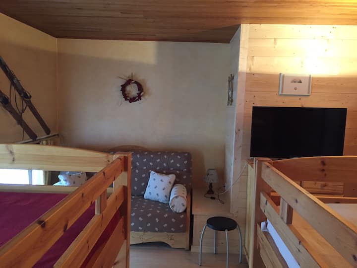 Голема соба