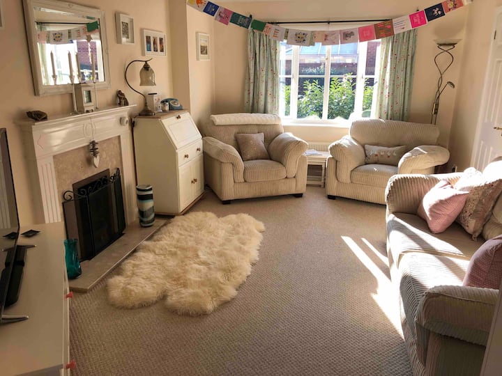 Spacious, Comfortable 5 Bed Family Home! - Frome