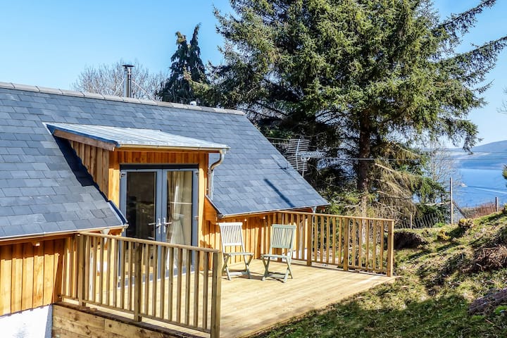 Luxury Croft overlooking Loch Ness & Urquhart Bay