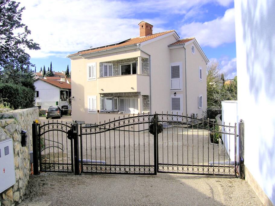 house with closed parking place