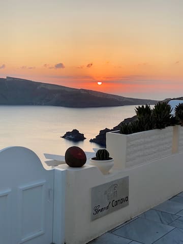 6 Bedroom Private Villa with Caldera View and pool