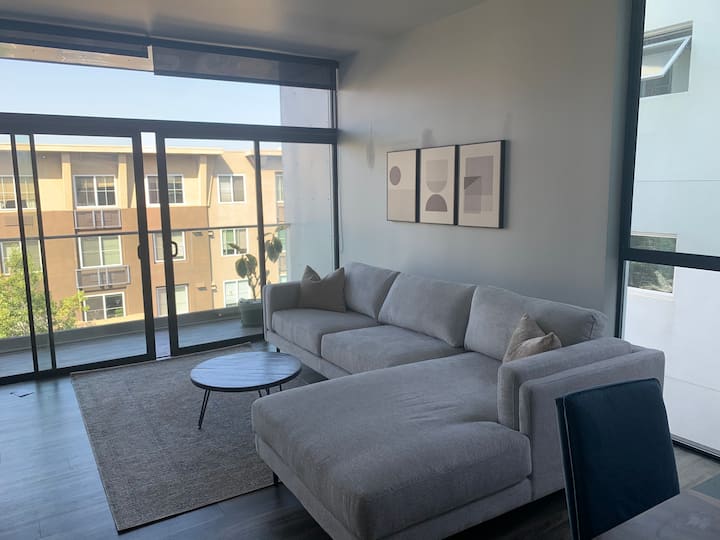 Modern Boutique Apartment Little Italy - Coronado, CA