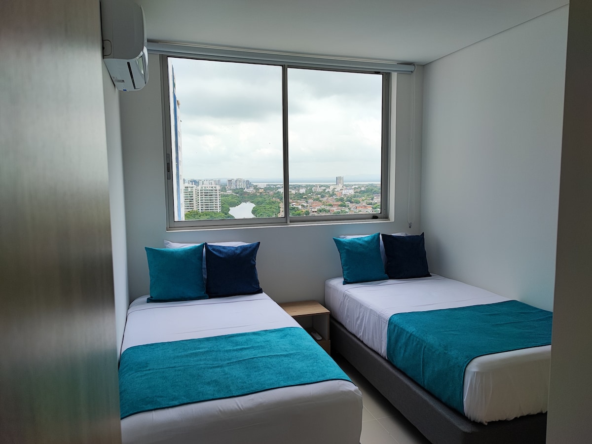 ห้อง 2 มีเตียงเดี่ยว 2 เตียงที่สามารถเชื่อมต่อกันเพื่อออกจากเตียงขนาดคิงไซส์