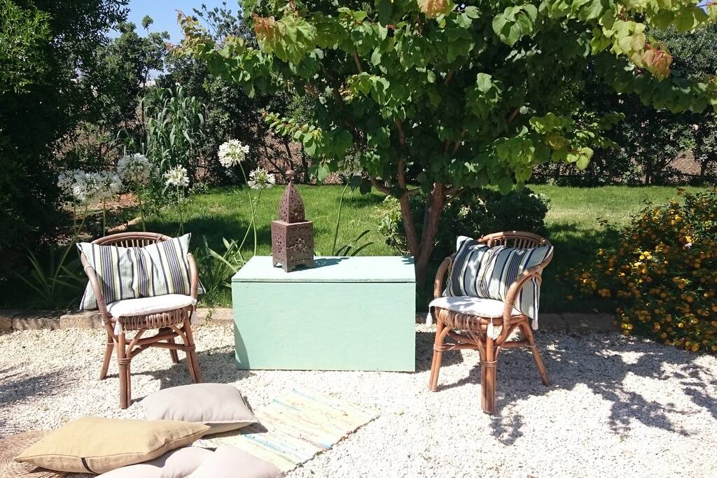 un angolo romantico del giardino