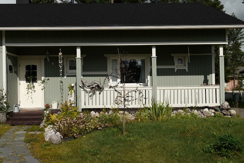 Entrance
The house is situated in a residential area on a short road near the woods.