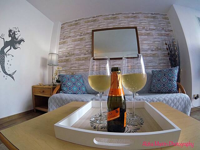 OCEANSIDE STUDIO, WALK TO THE BEACH