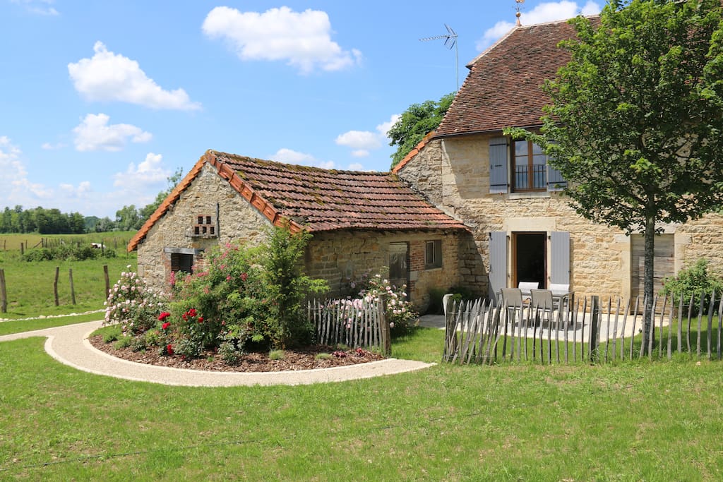Le gîte et sa terrasse