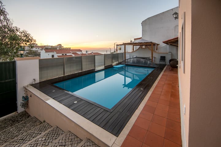 Beach House Azenhas do Mar – Pool and Sea View