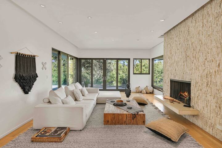 The Oasis in Beverly Hills. gallery image 5