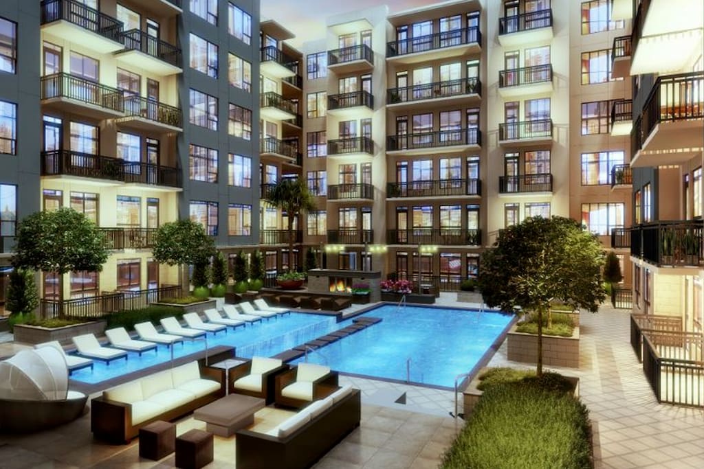 Pool/lounge area
