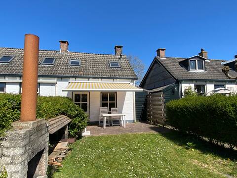 Cozy cottage on the harbor in Langweer city center