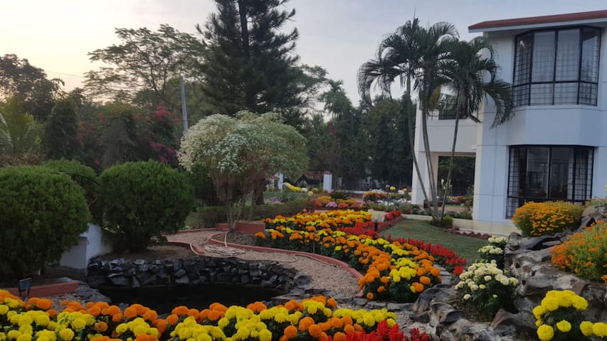 Garden Paradise Villa in Shantiniketan