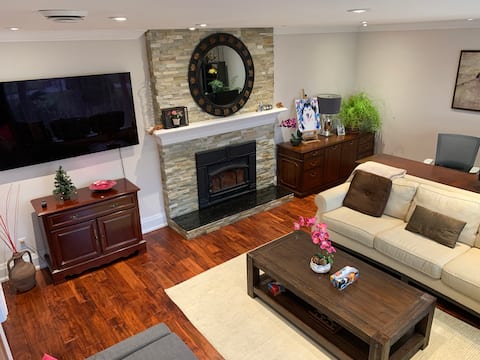 Popular Airbnb listing: Toronto Charming 3 Bedrooms House 5 min to Airport in Etobicoke Centre