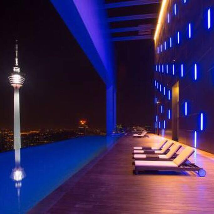The view from the Skydeck at the top floor of the buiding