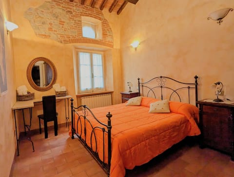 Airbnb con migliori performance: AURA Garbino apartment in the historic center a Castiglione Del Lago