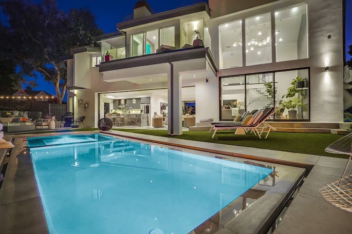 Sleek Modern Hollywood Hills Home w/Stunning Views
