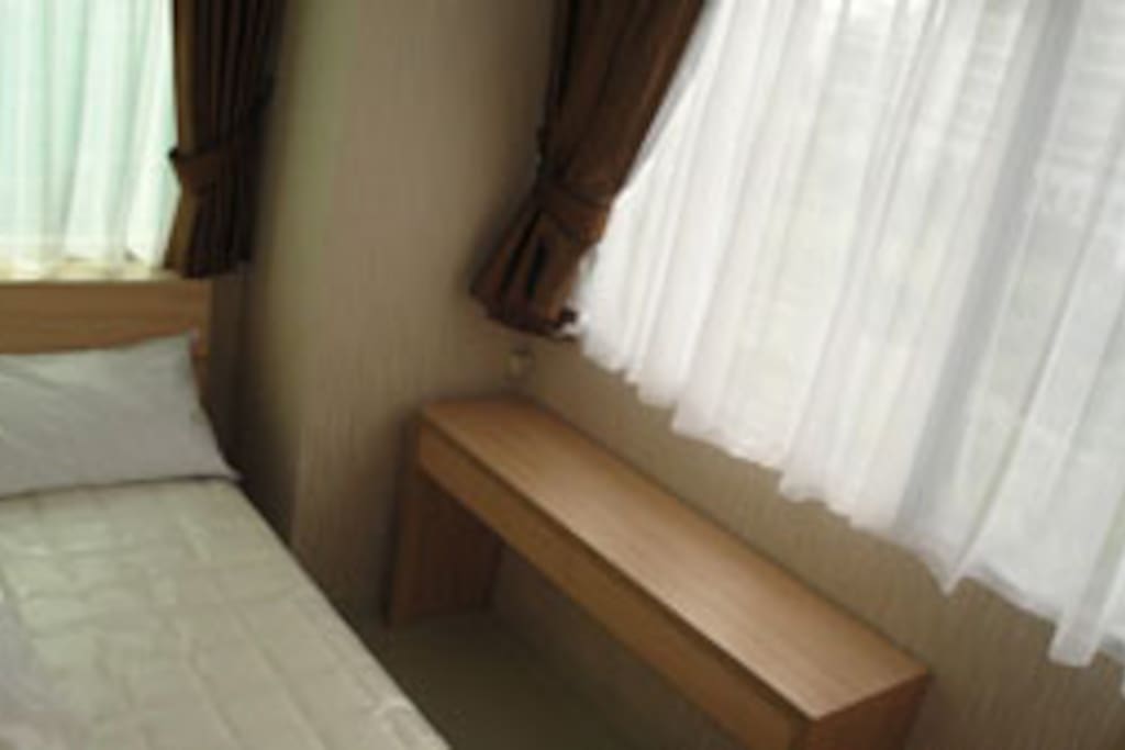 2nd bedroom