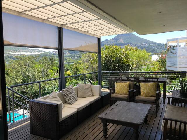 Contemporary home with beautiful Hout Bay views gallery image 4