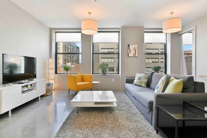 Naturally Lit, Modern Loft in Heart of Downtown!