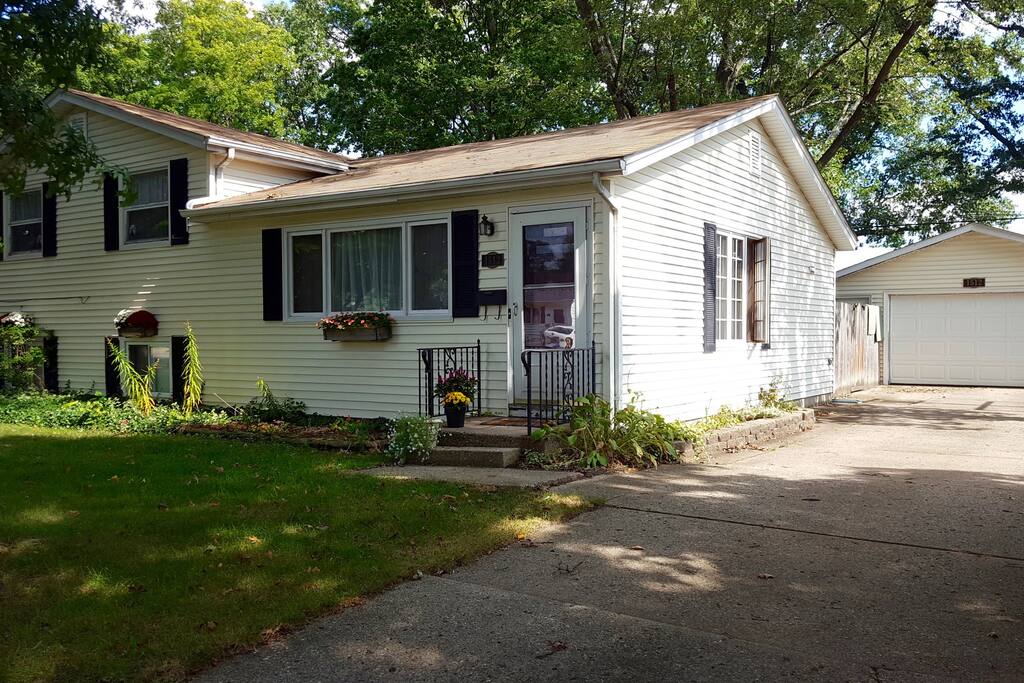 Front View of House (Picture 2)